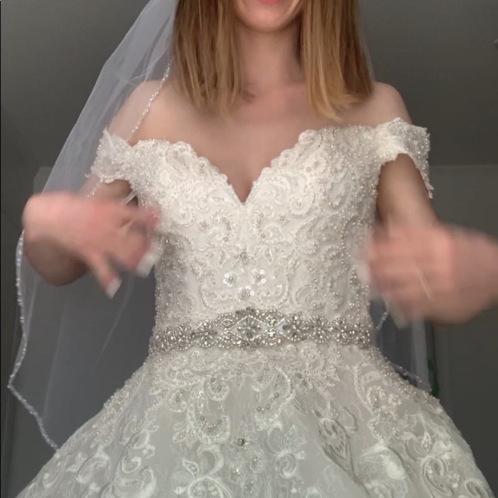 Allure Bridal wedding dress size 0 00 XS - Picture 3 of 6